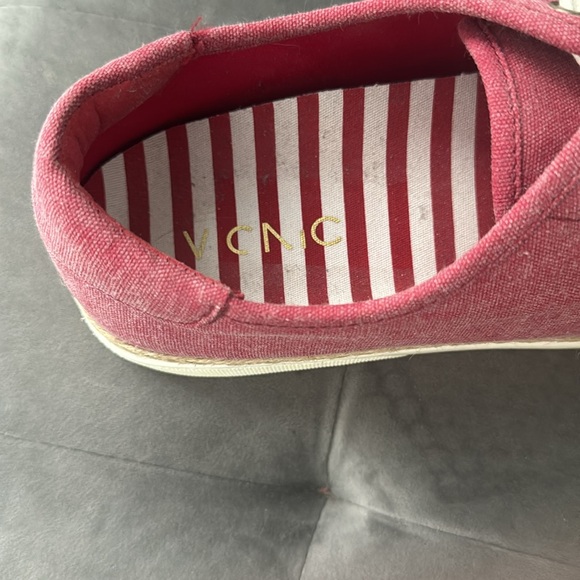 Never worn Vionic sneakers - Picture 2 of 7